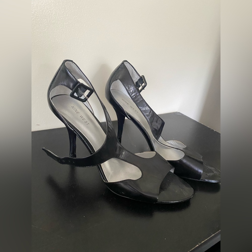 Nine West women’s heels never worn excellent condition 8.5